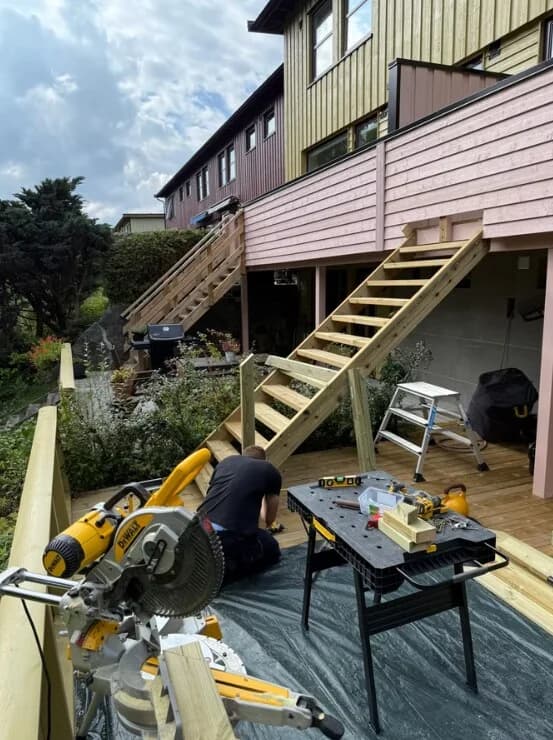 Terrasse trapp og bygging